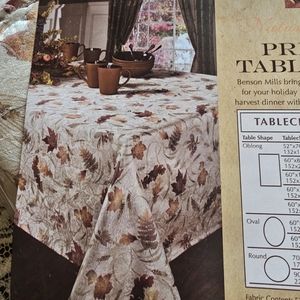 Gorgeous Benson Mills NATURE'S LEAVES Jacquard Fabric Tablecloth 70" Round